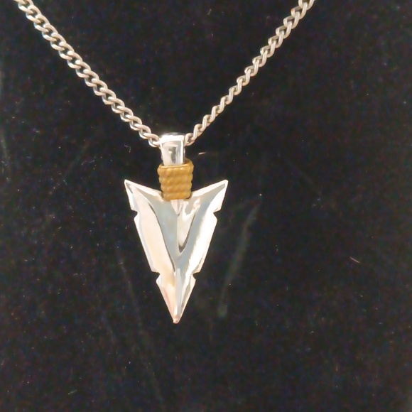 Other - Silver tone metal arrow head necklace.